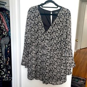 Long sleeve romper floral pockets never worn